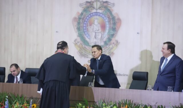 TJAM chega a 26 desembargadores após posse de três novos integrantes