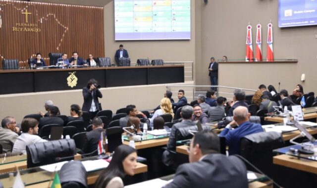 Deputados pedem ao TRE medidas para garantir transporte a eleitores durante estiagem no Amazonas