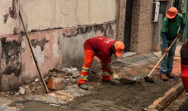 Serviço na rua Lima Bacuri prevê recomposição de 30 metros de passeio no centro histórico