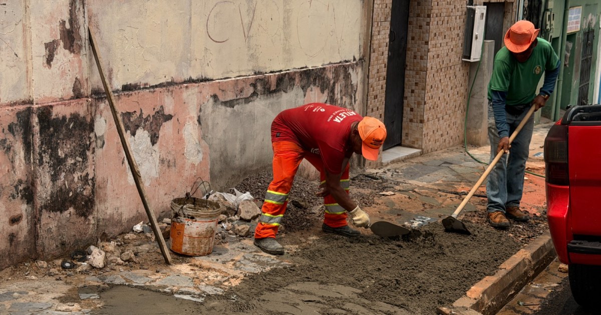 Serviço na rua Lima Bacuri prevê recomposição de 30 metros de passeio no centro histórico