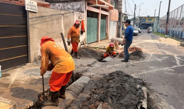 Moradores relatam falha no escoamento e Seminf recupera rede na rua Danilo Corrêa