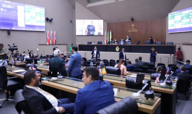 Debate sobre Dia do Servidor na Aleam destaca interior, segurança e saúde ocupacional
