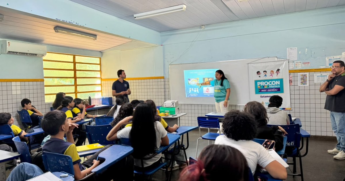 Estudantes conhecem caminhos para buscar atendimento em problemas de consumo em Manaus