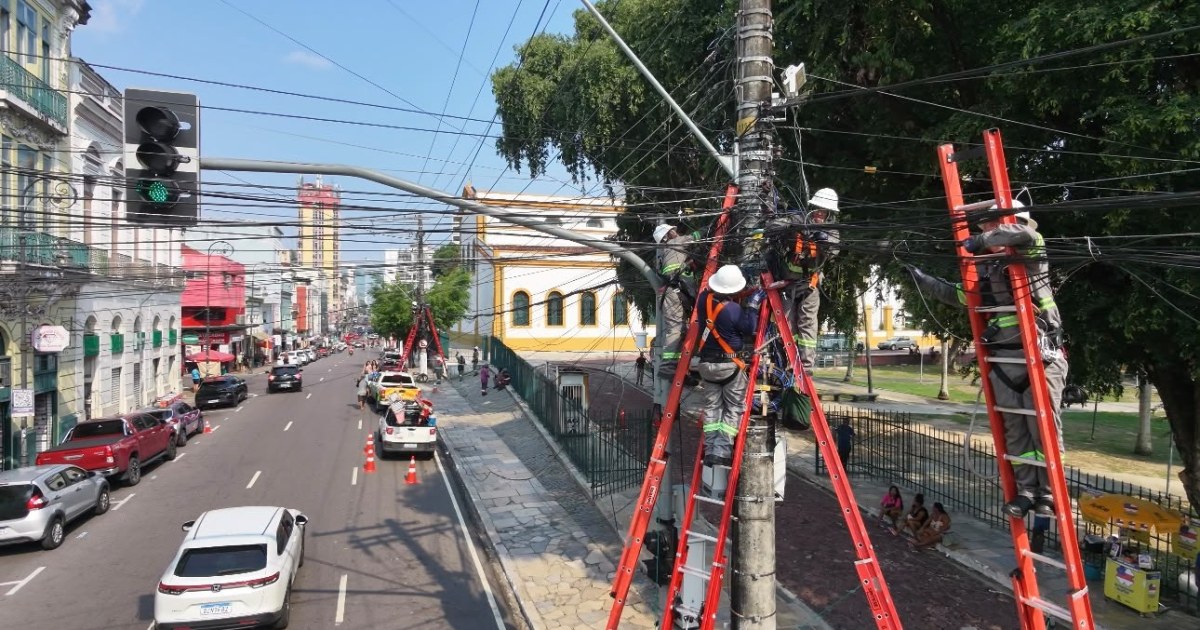 Implurb coordena levantamento de postes e identificação de operadoras no Centro de Manaus