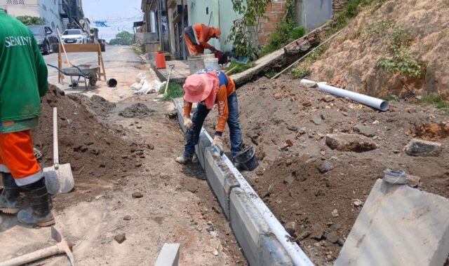 Intervenção na rua Cuniau combina reparo subterrâneo e recuperação da via no Armando Mendes