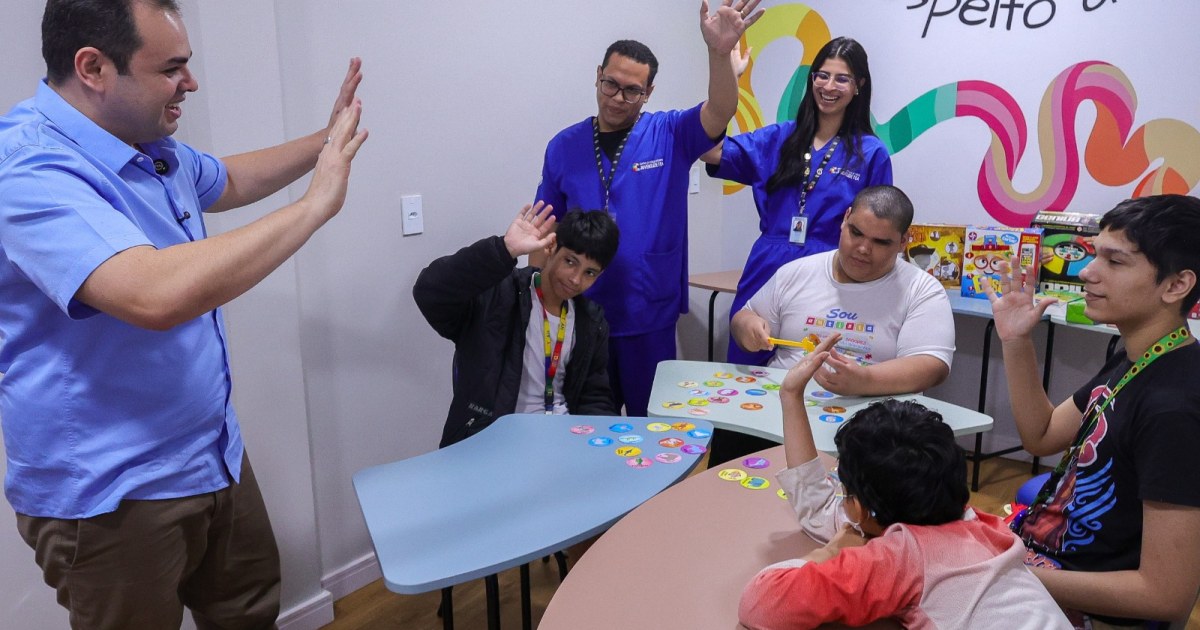 No Juventude TEA, atendimento envolve adolescentes, equipe e familiares, diz diretor