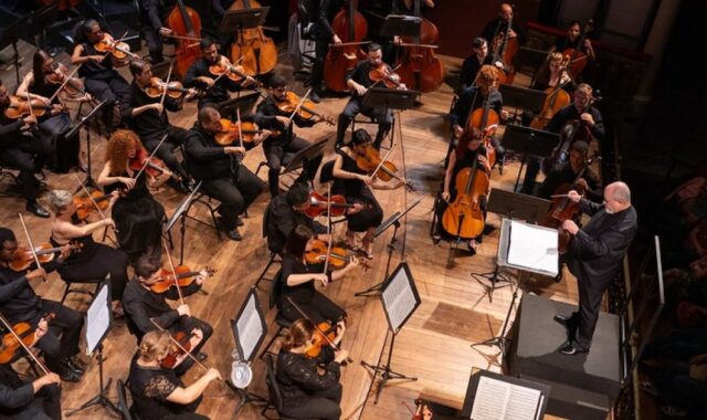 Soprano interpreta obra de Samuel Barber em concerto com repertório erudito no Teatro Amazonas