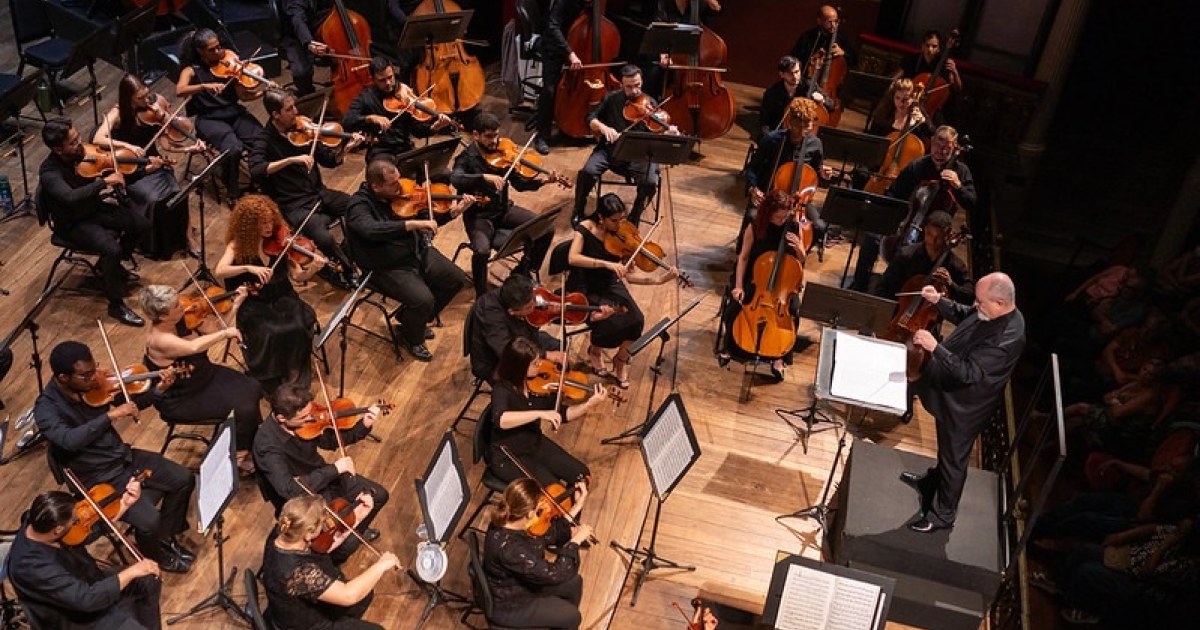 Soprano interpreta obra de Samuel Barber em concerto com repertório erudito no Teatro Amazonas